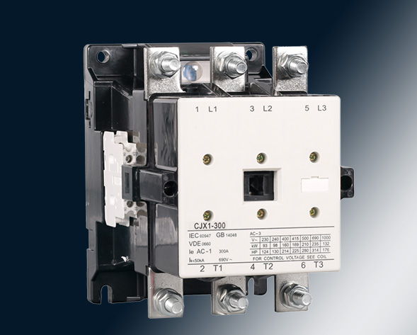 CJX1交流接觸器適用于交流50Hz或60Hz、電壓至690V、電流至475A的電力線(xiàn)路中，供遠(yuǎn)距離頻繁起動(dòng)和控制電動(dòng)機(jī)及接通與分?jǐn)嚯娐?。?jīng)加裝機(jī)械聯(lián)鎖機(jī)構(gòu)后組…